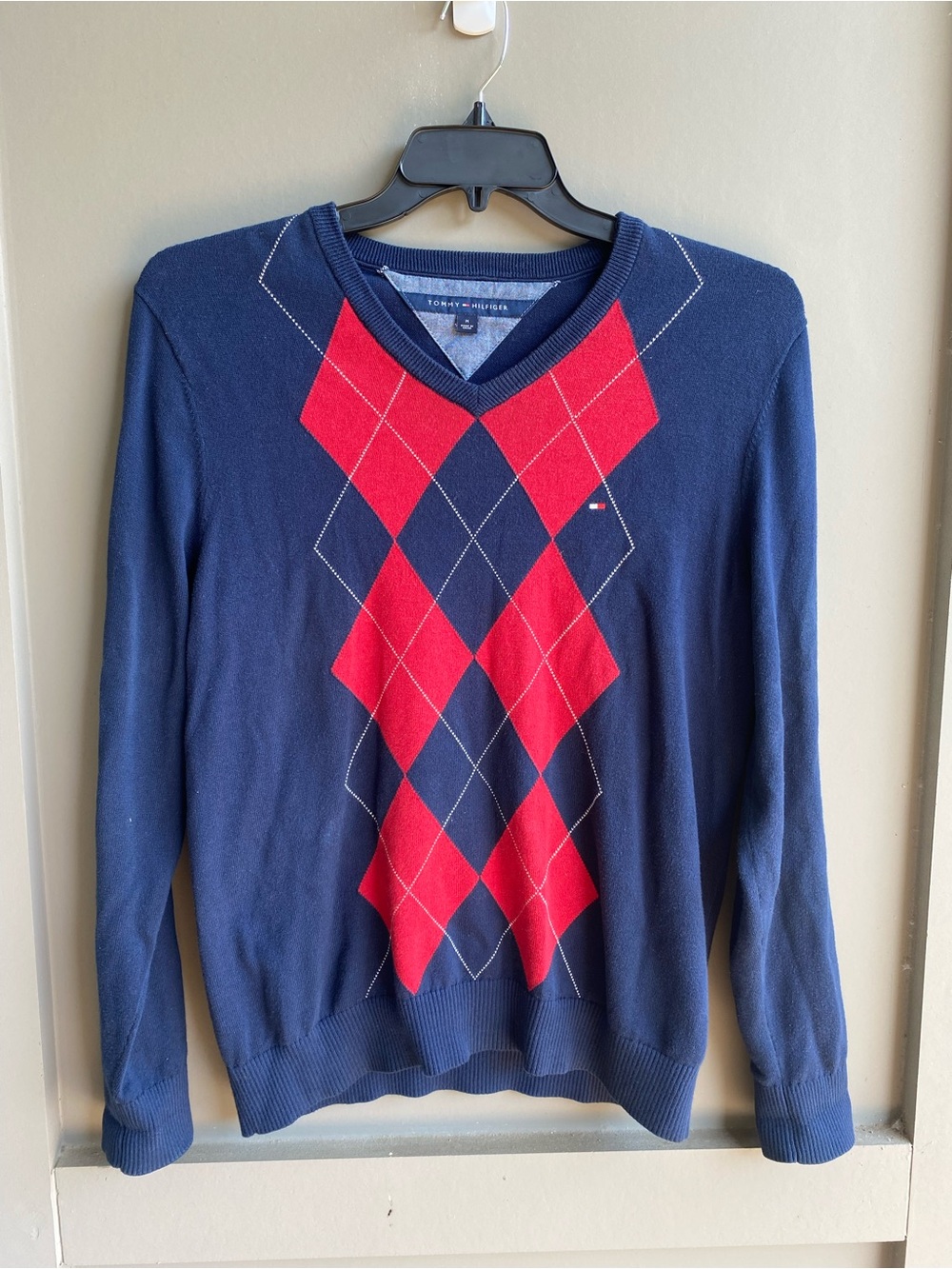 Tommy Hilfiger Men’s Navy V-Neck Argyle Sweater - Red Pattern Size M